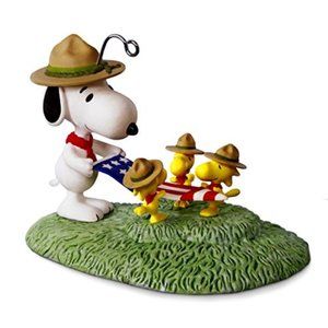Hallmark Keepsake 2017 PEANUTS Snoopy & Friends